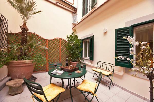 Via Dei Fossi Apartment ฟลอเรนซ์ ภายนอก รูปภาพ